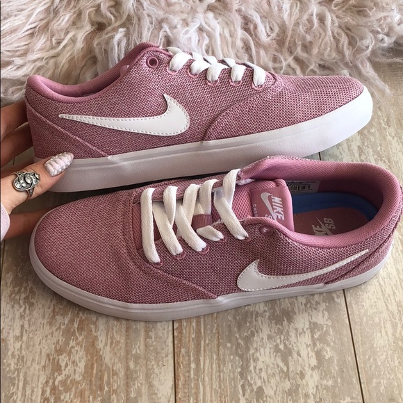 pink nike skate shoes